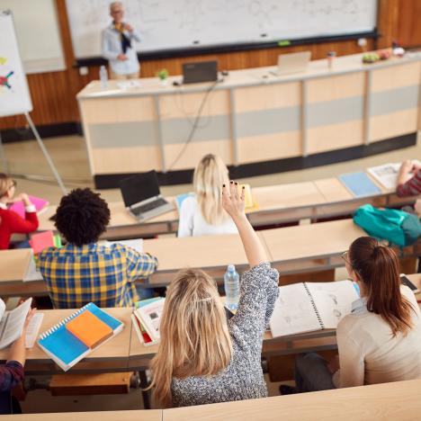 étudiants dans un amphithéâtre